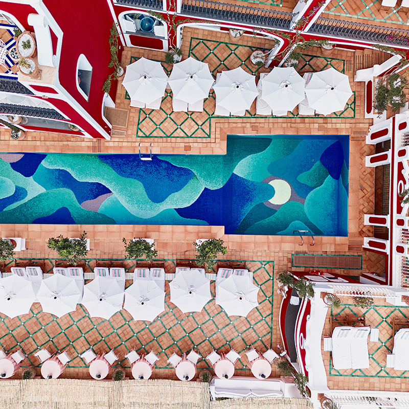Bisazza decorates the new swimming pool of the luxury hotel Le Sirenuse in Positano § A work by contemporary artist Nicolas Party